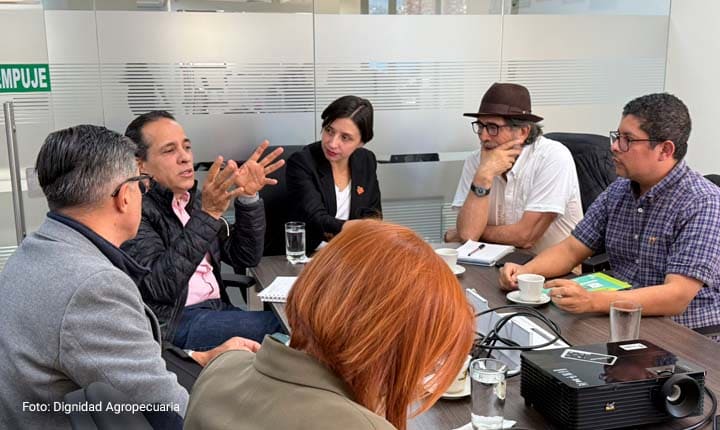Mesa de negociación entre el Gobierno de Petro y representantes de Dignidad Arrocera en el marco del paro arrocero 2025. Imagen de Dignidad Agropecuaria para La Tribuna.