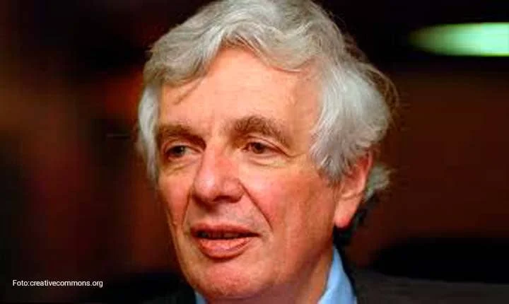 Moisés Wasserman, exrector de la Universidad Nacional, alerta sobre falta de sustento científico en la emergencia sanitaria por fiebre amarilla en Colombia. Imagen de creativecommons.org para La Tribuna.