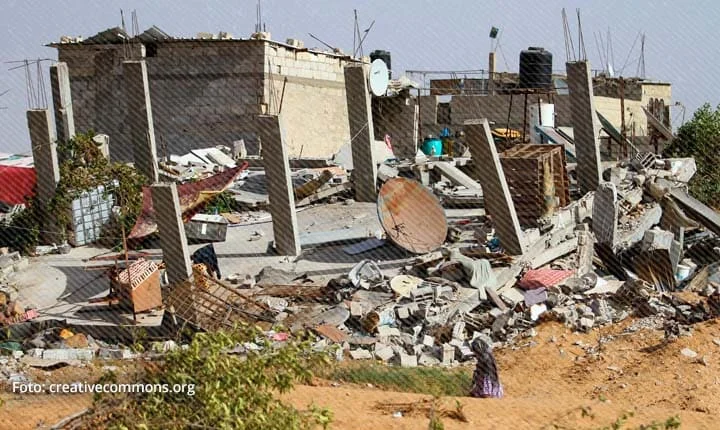 Vivienda destruida en Gaza tras ataques israelíes, en medio del genocidio en Palestina. Imagen publicada por La Tribuna.