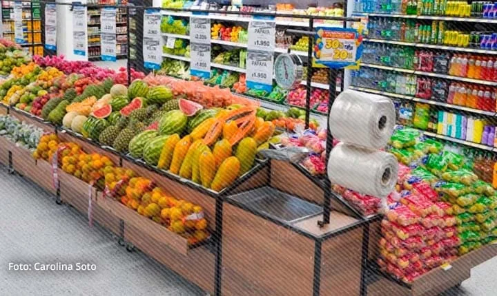 Frutas en supermercado Carulla y precios de alimentos en alza