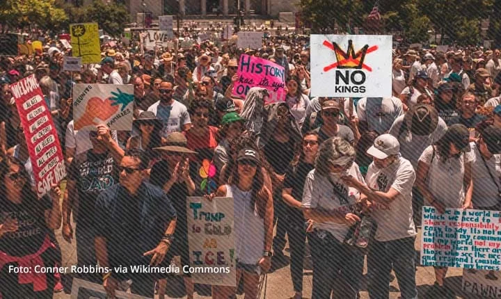 Multitud protesta contra deportaciones y operativos de ICE