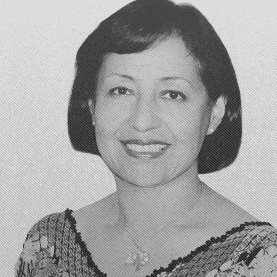 Retrato de Gloria Isabel Zárate sonriendo en primer plano como columnista