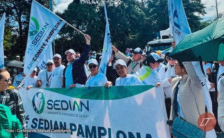 Sindicatos de la DIAN marchan en Pamplona para exigir estabilidad laboral