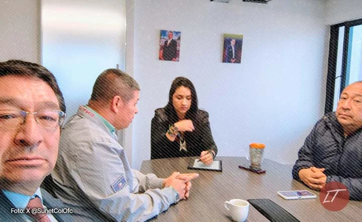 Dirigentes sindicales dialogan en reunión sobre empleo público
