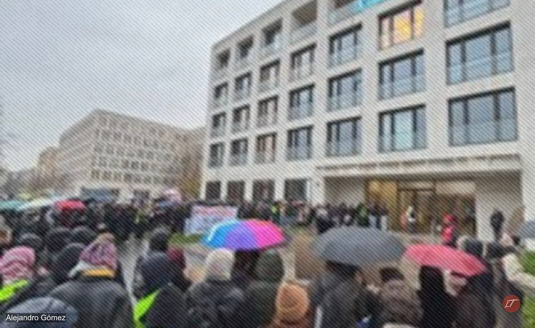 Estudiantes protestan fuera del edificio del Senado Universidad Frankfurt