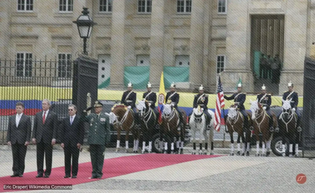 Mandatarios de Colombia y Estados Unidos en ceremonia militar