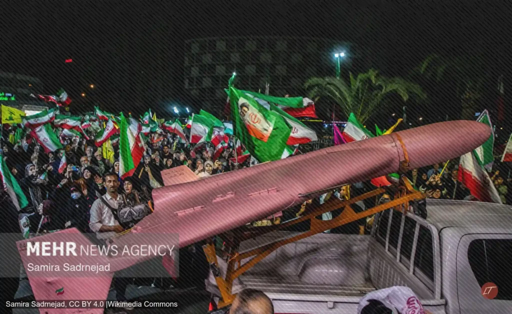 Dron rosado exhibido en manifestación proiraní en Teherán