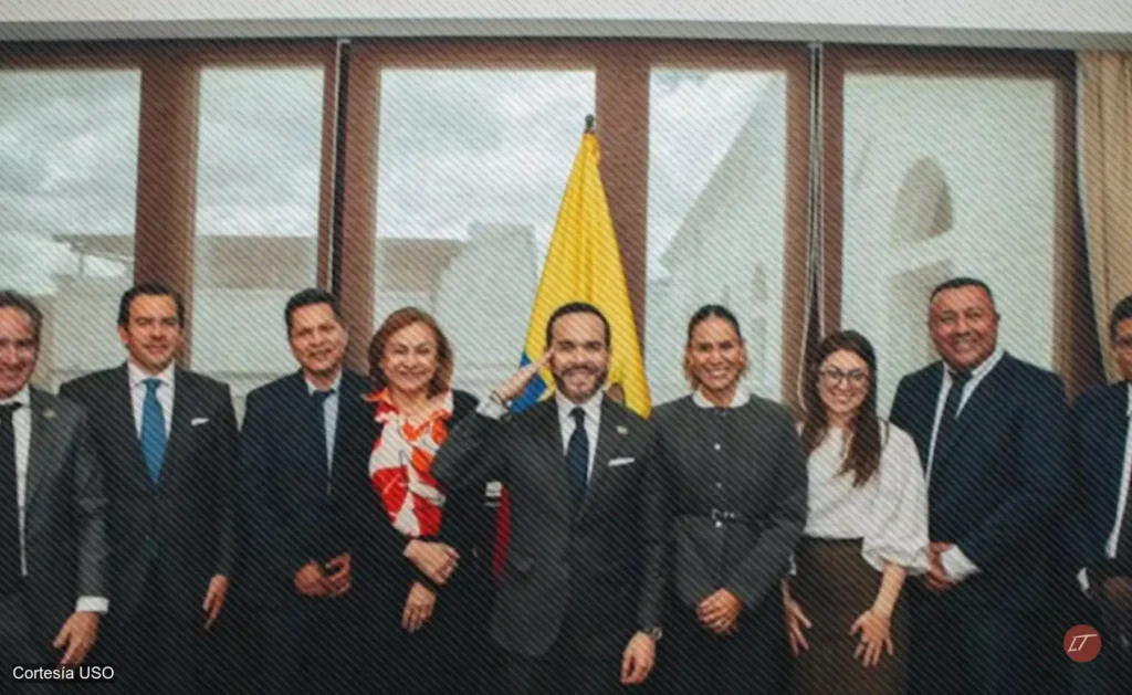 Abelardo De La Espriella posa con representantes de la USO